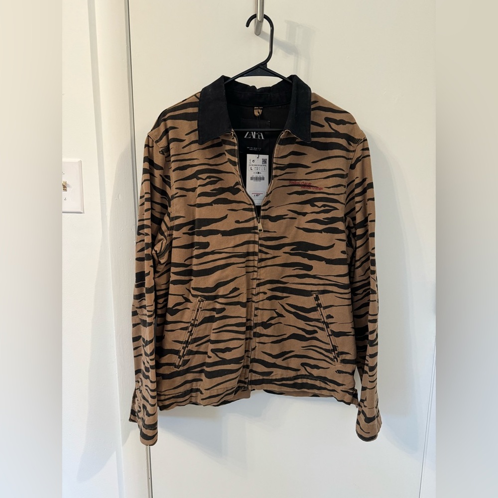 NEW Zara Men’s Tiger Stripe Bomber